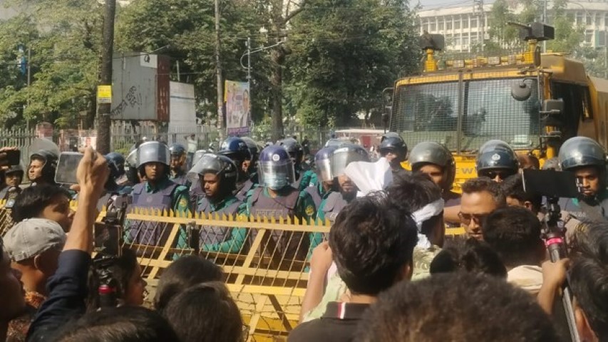 যমুনা অভিমুখে ৪৭ তম বিসিএস পরীক্ষার্থীরা, পুলিশের বাধা